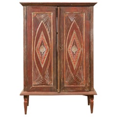 Antiker indonesischer Holzschrank mit geschnitzten und gemalten geometrischen Motiven