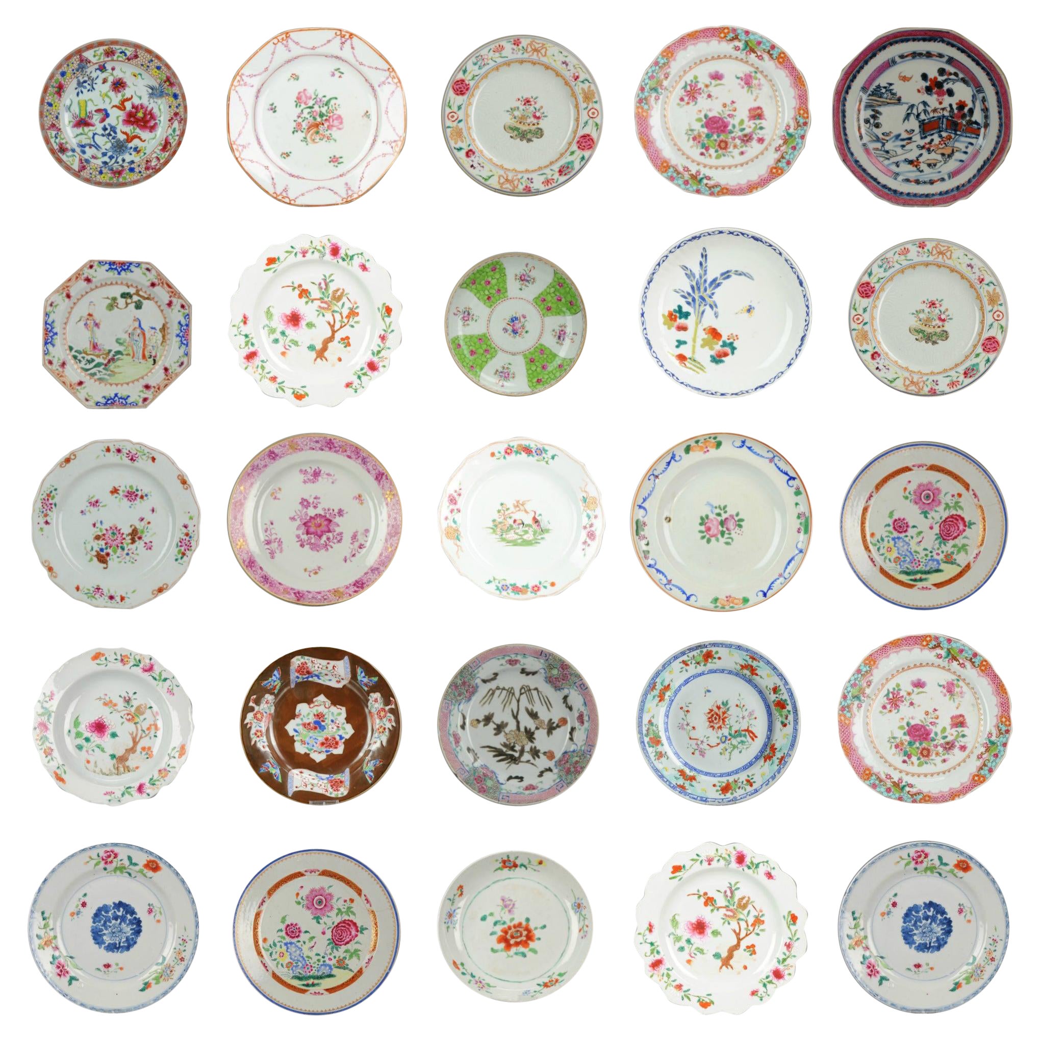 Set of Chinese Famille Rose Plates for Wall Decoration Porcelain, China For Sale