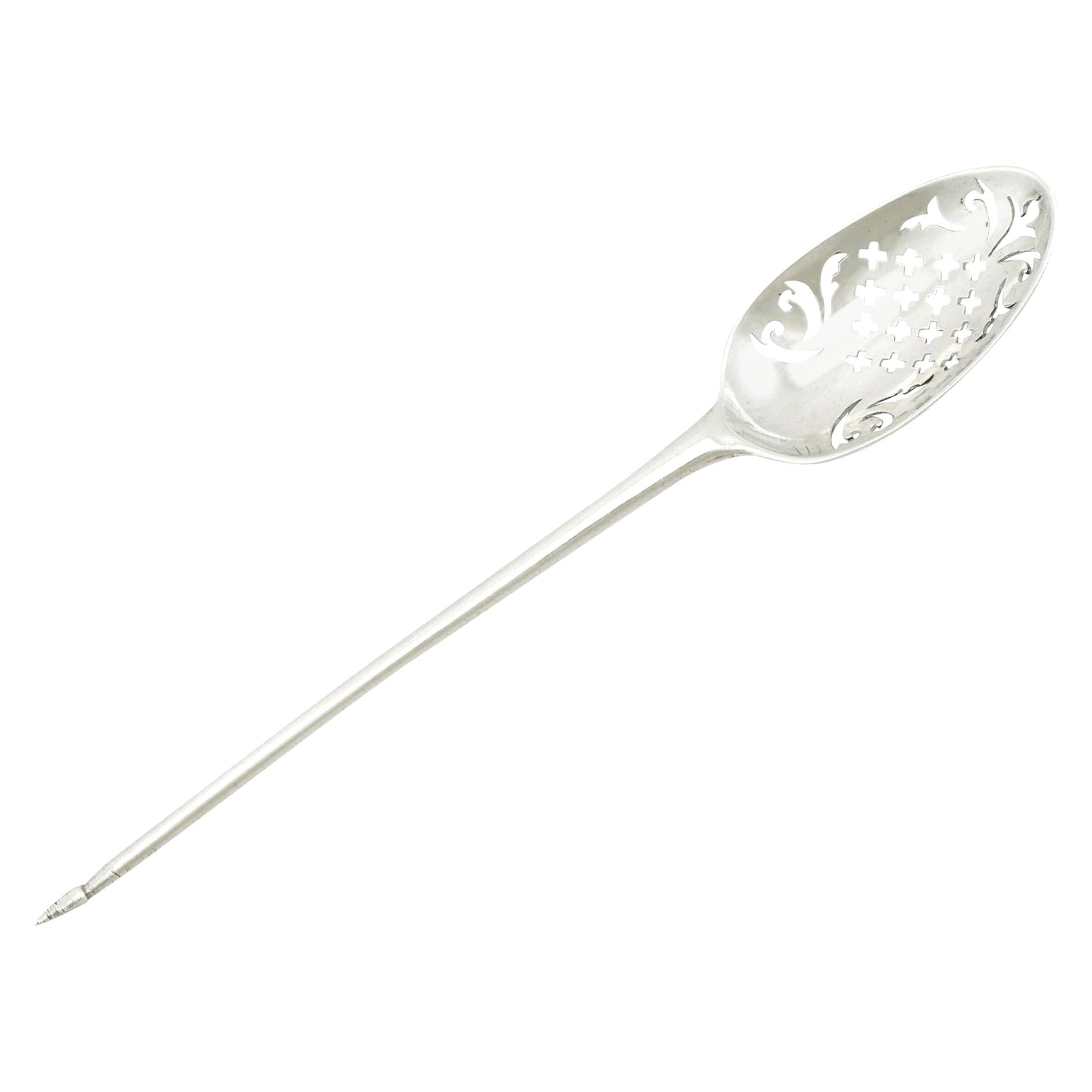 Cuchara moteada georgiana de plata de ley de la década de 1740