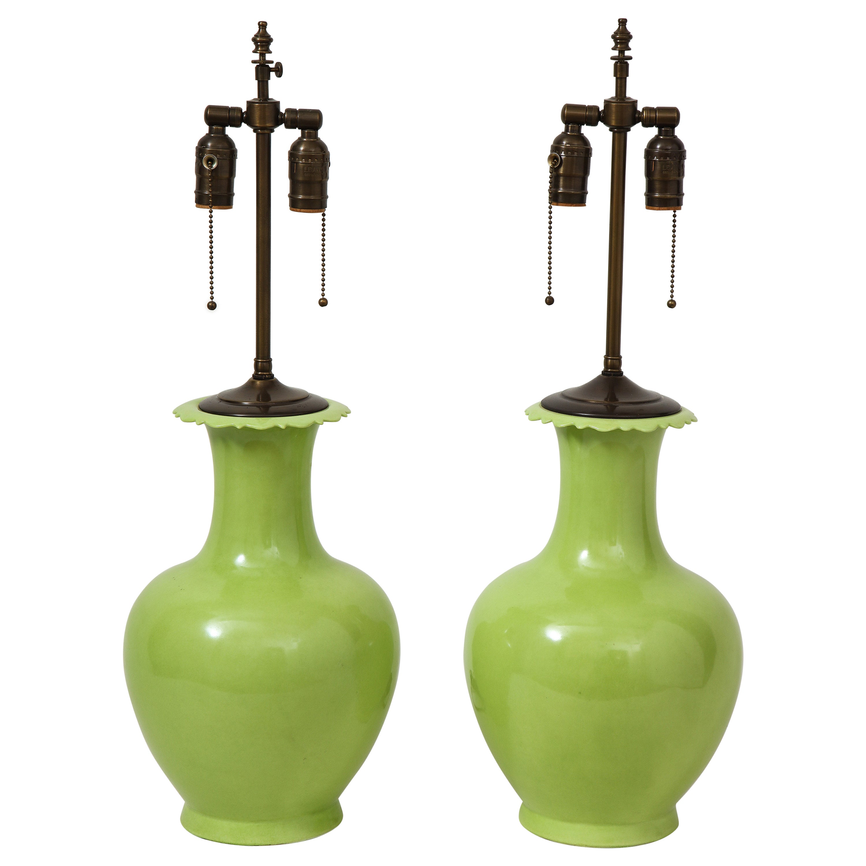 Pair of MidCentury table lamps in White and Apple Green For Sale at