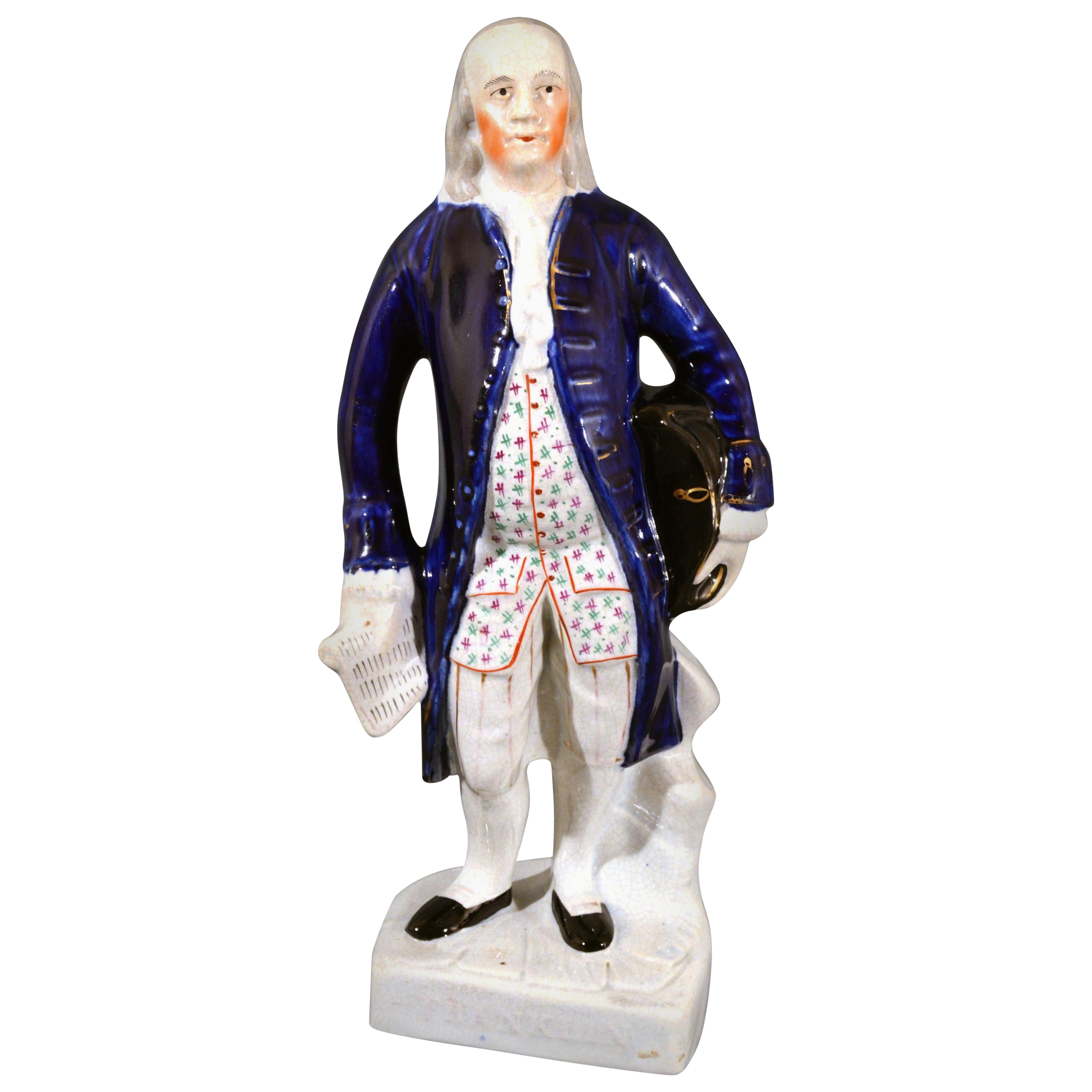 Figure de Benjamin Franklin en poterie du Staffordshire, avec nom sur la base