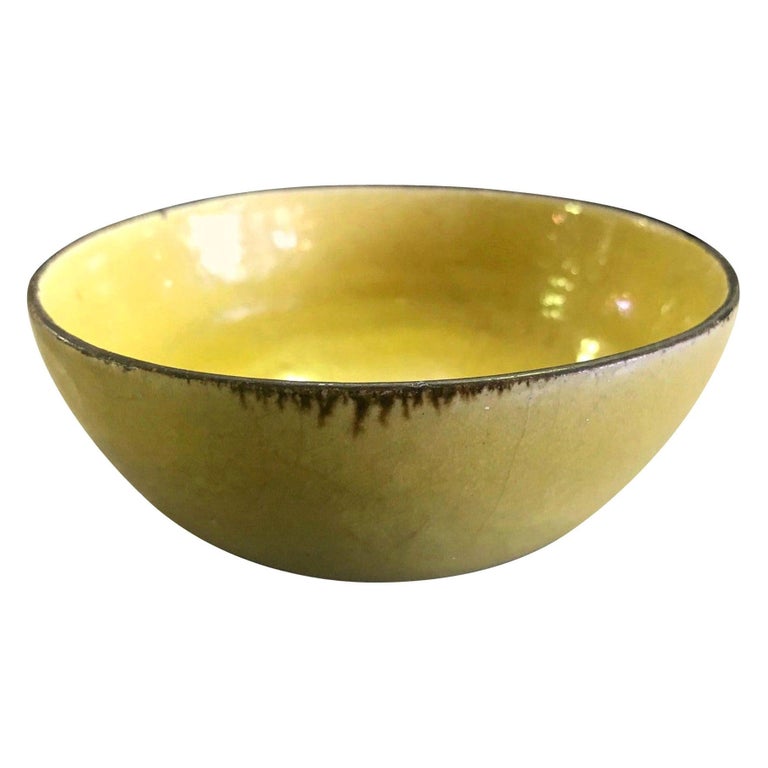 Lucie Rie & Hans Coper Signed Stamped Yellow Glazed Stoneware Bowl, circa 1950 For Sale