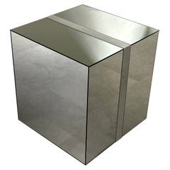Mesa auxiliar LEGADO, estructura de espejo y borde de mármol, Disponible ahora