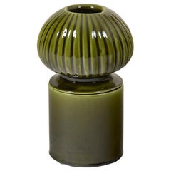 Portacandele medio in ceramica smaltata Greene & Greene con coperchio scolpito di Laura Gonzalez