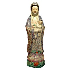 Figure en porcelaine chinoise décorée à la main à la fin du 19e siècle et au début du 20e siècle