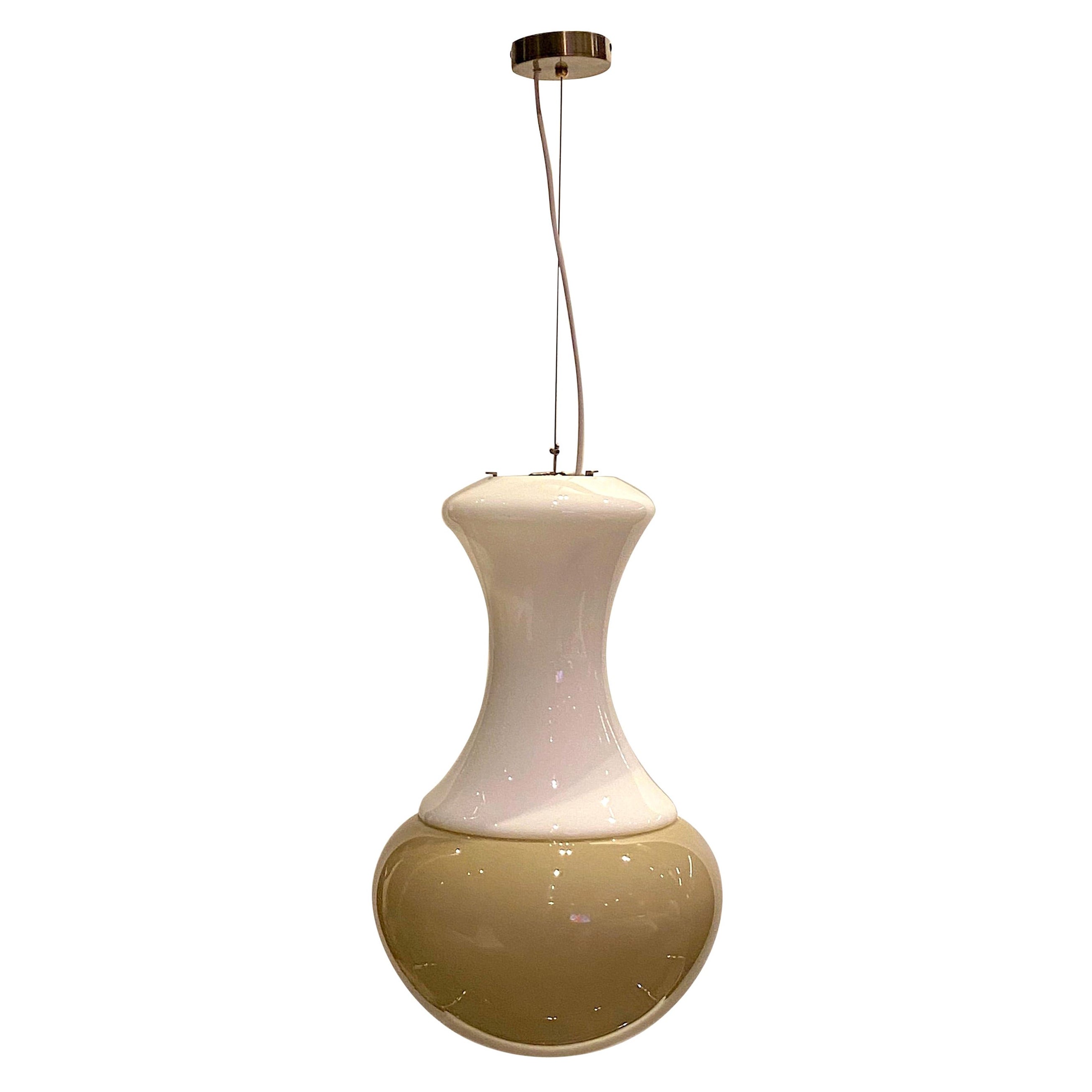 Lampe à suspension italienne des années 1970 en verre soufflé blanc et beige en vente