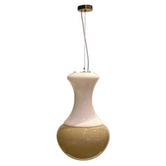 Lampe à suspension italienne des années 1970 en verre soufflé blanc et beige