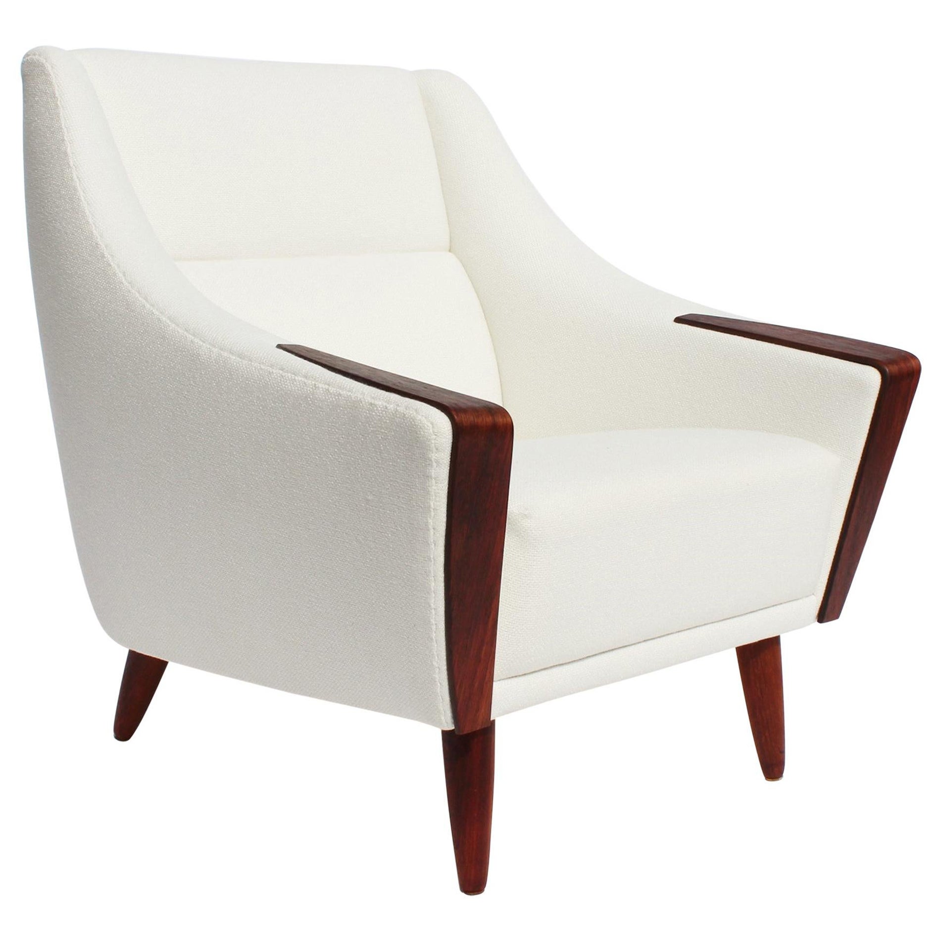 Fauteuil à dossier bas tapissé de tissu blanc, design danois, années 1960