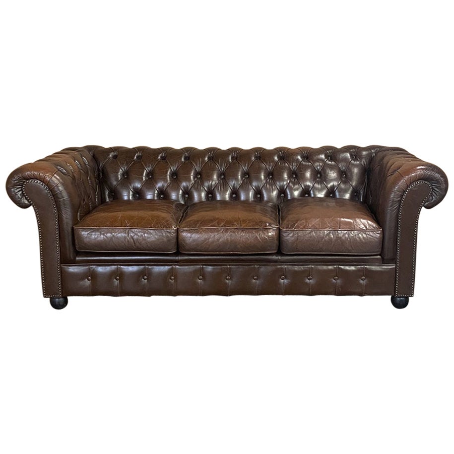 Early 20th Century Victorian Era Tufted Leather Chesterfield Sofa For