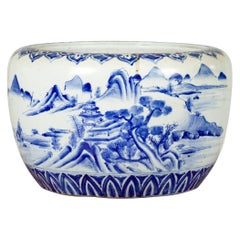 Japanese Taishō Period 1920s Blue and White Round Porcelain Planter
