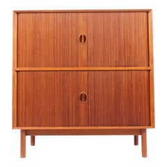 Mid-century-Schrank aus massivem Teakholz, entworfen von Hvidt & Mlgaard, 1950er Jahre