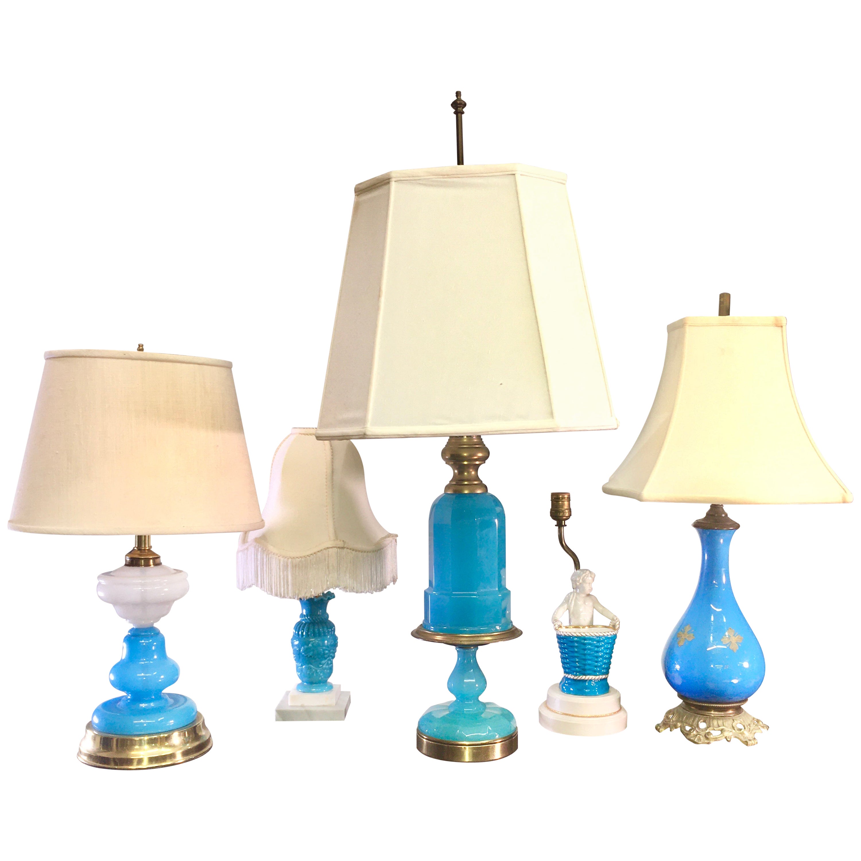 Collection de lampes en verre bleu, opaline et céramique en vente