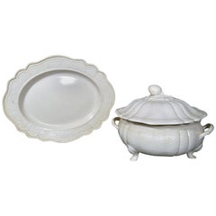 Zuppiera in gres salato Staffordshire del XVIII secolo, con coperchio e supporto