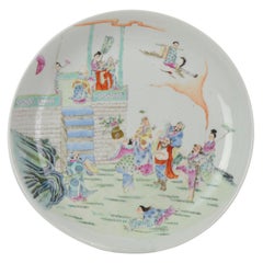 Ancien plat en porcelaine chinoise de la période de la République marqué Immortals du 20ème siècle