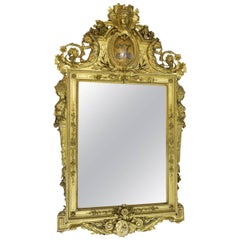 Magnifique miroir Napoléon III du milieu du XIXe siècle en bois doré sculpté et gesso