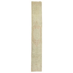 Runner Zabihi Collection'S stretto in Oushak chiaro antico