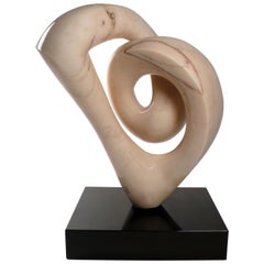 Escultura abstracta de mármol