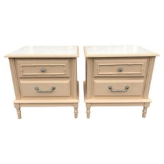 Paire de tables de nuit en faux bambou dans le style de Henry Link