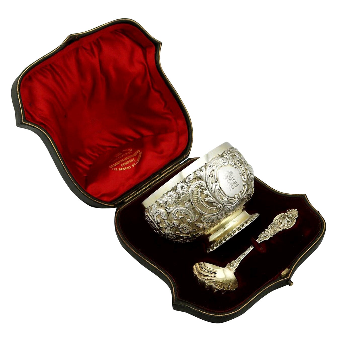 Viktorianischer Sterling Silber vergoldeter Zuckersieblöffel und Schale aus den 1890er Jahren im Angebot