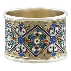 1915 Servilletero ruso de plata dorada y esmalte cloisonné policromado