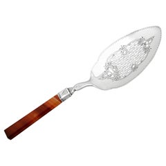 Servidor holandés antiguo con mango de plata y ágata