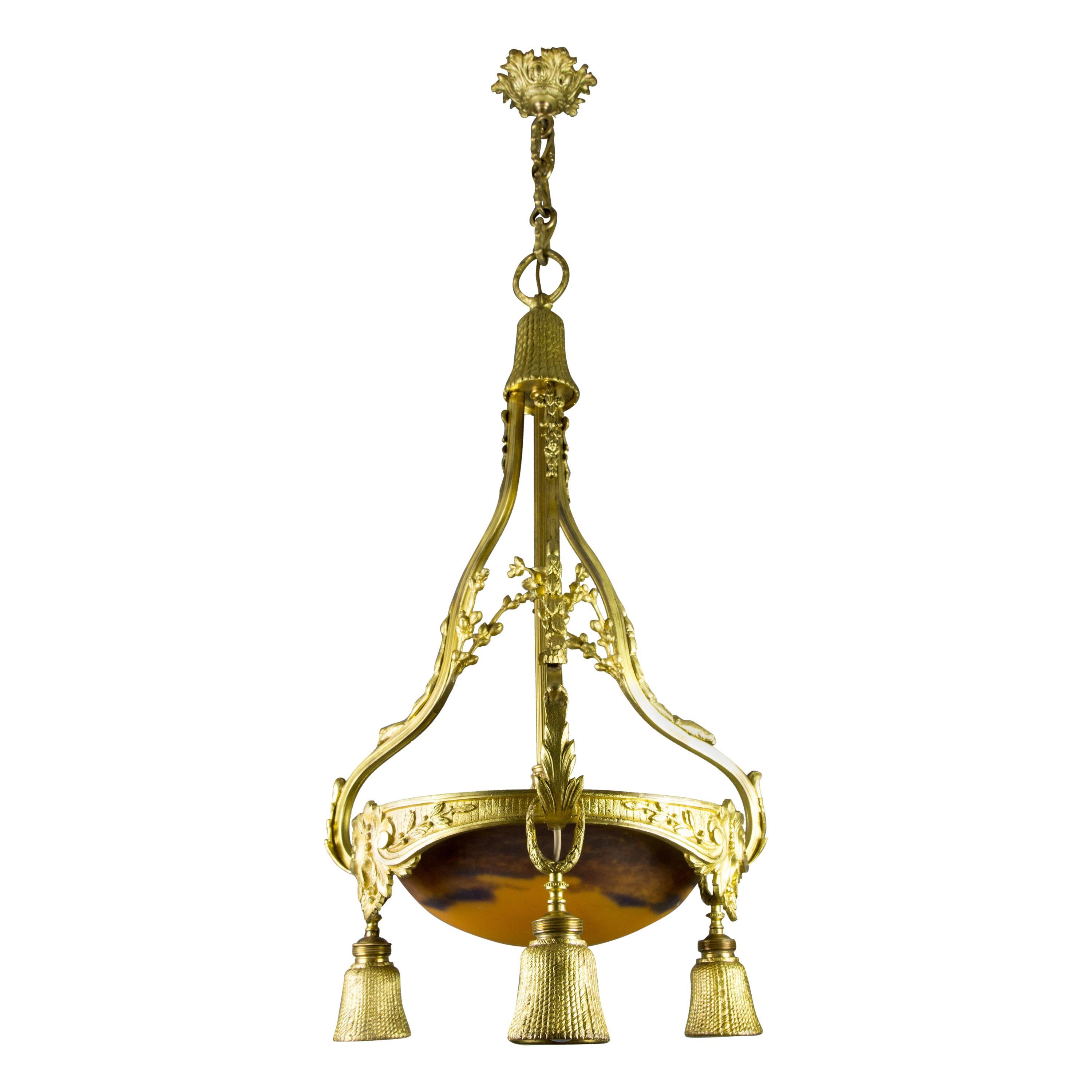 Lustre à quatre lumières en bronze doré et verre de style Louis XVI par Degué  en vente
