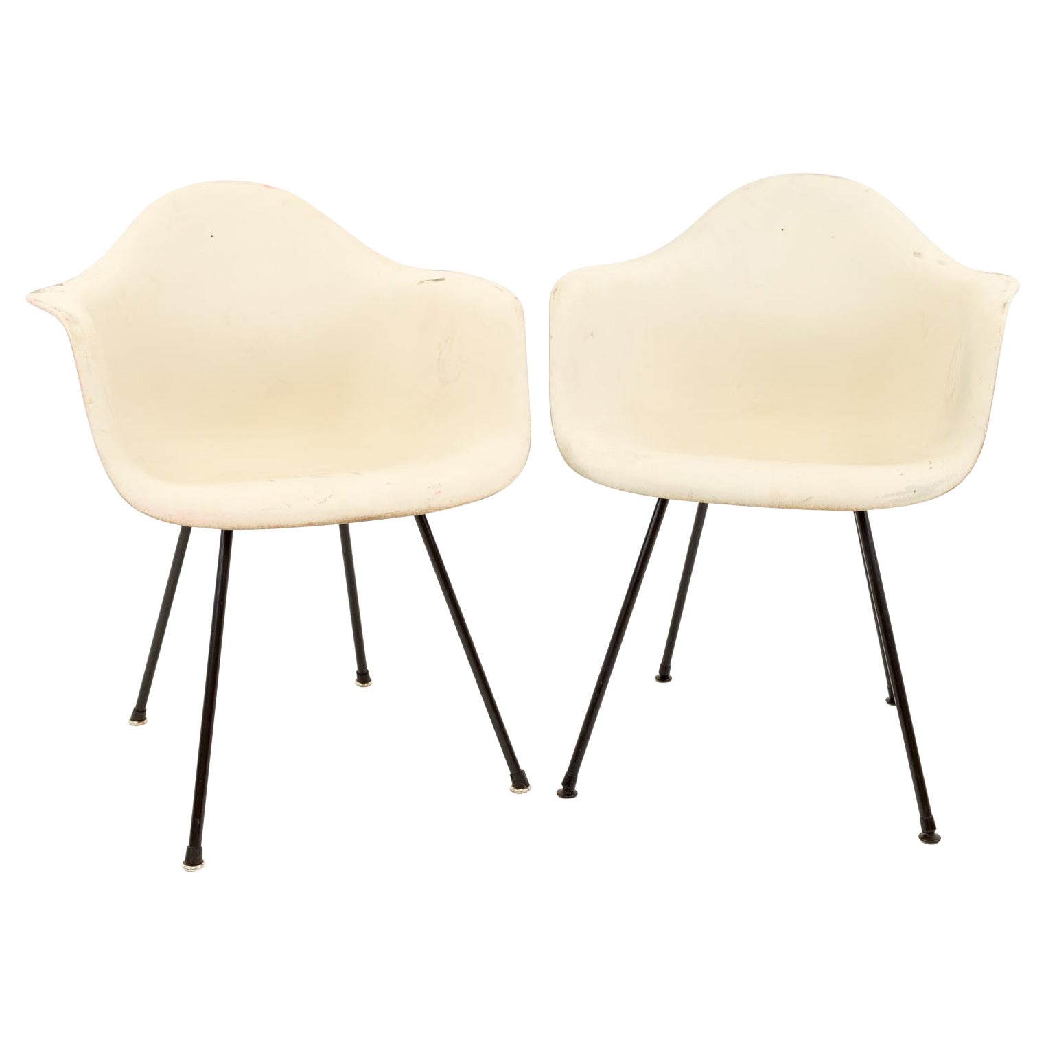 Paire de chaises coquillages en plastique moulé du milieu du siècle dernier Eames pour Herman Miller, à base en forme de X