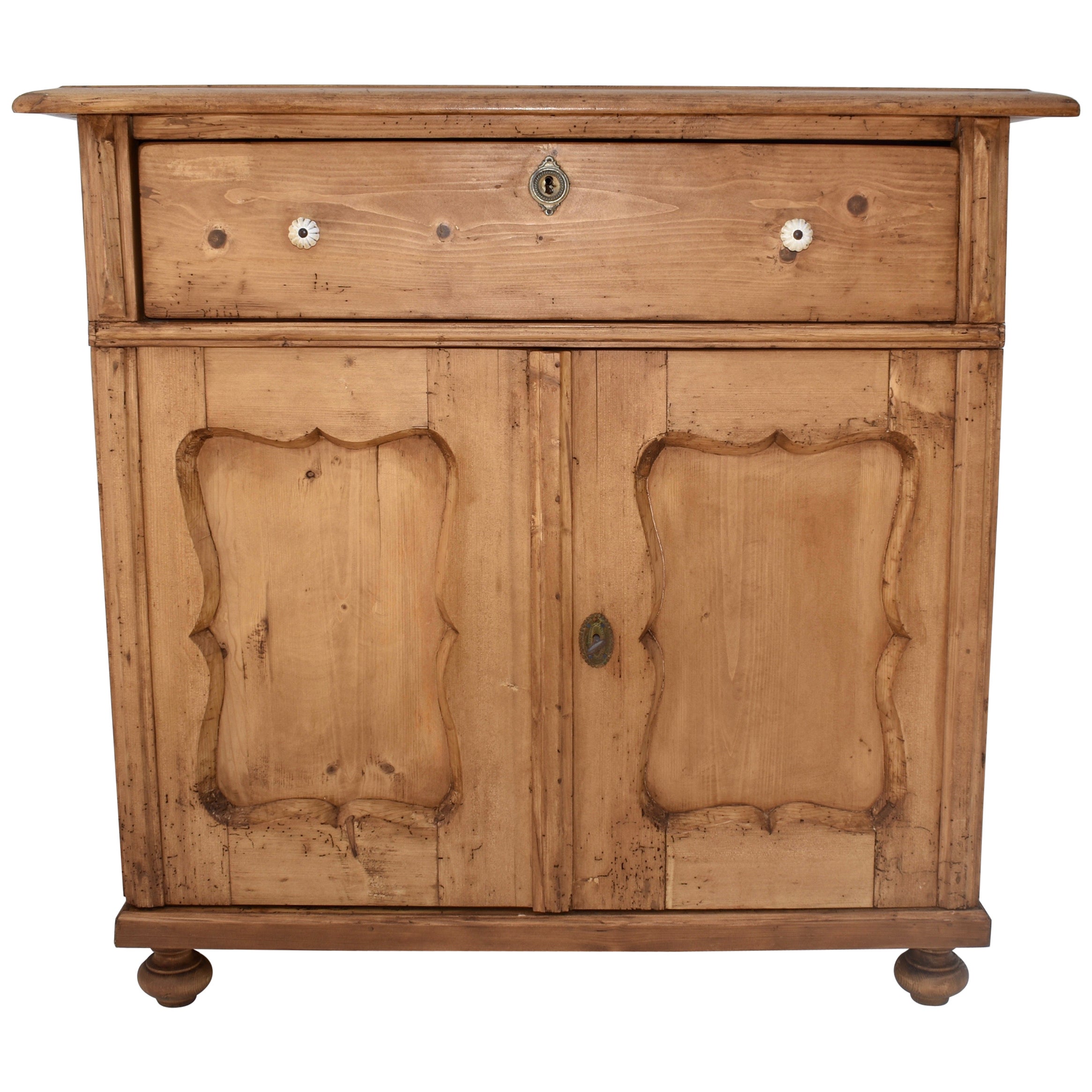 Pine and Poplar Scottish Dresser For Sale at 1stDibs