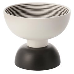 Pequeño centro de mesa blanco y negro de Ettore Sottsass