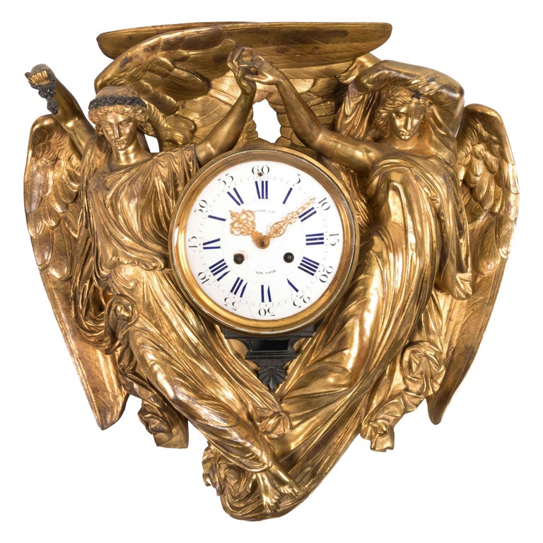 Un objet de Tiffany and Co. Horloge murale néoclassique en bronze doré de Louis  Valentin En vente sur 1stDibs