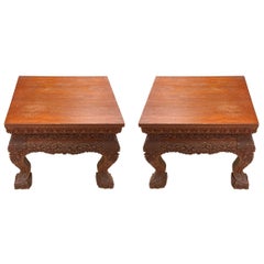 Paire de tables basses asiatiques élaborées en bois sculpté  Stand
