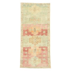 Tapis turc coloré vintage d'Oushak