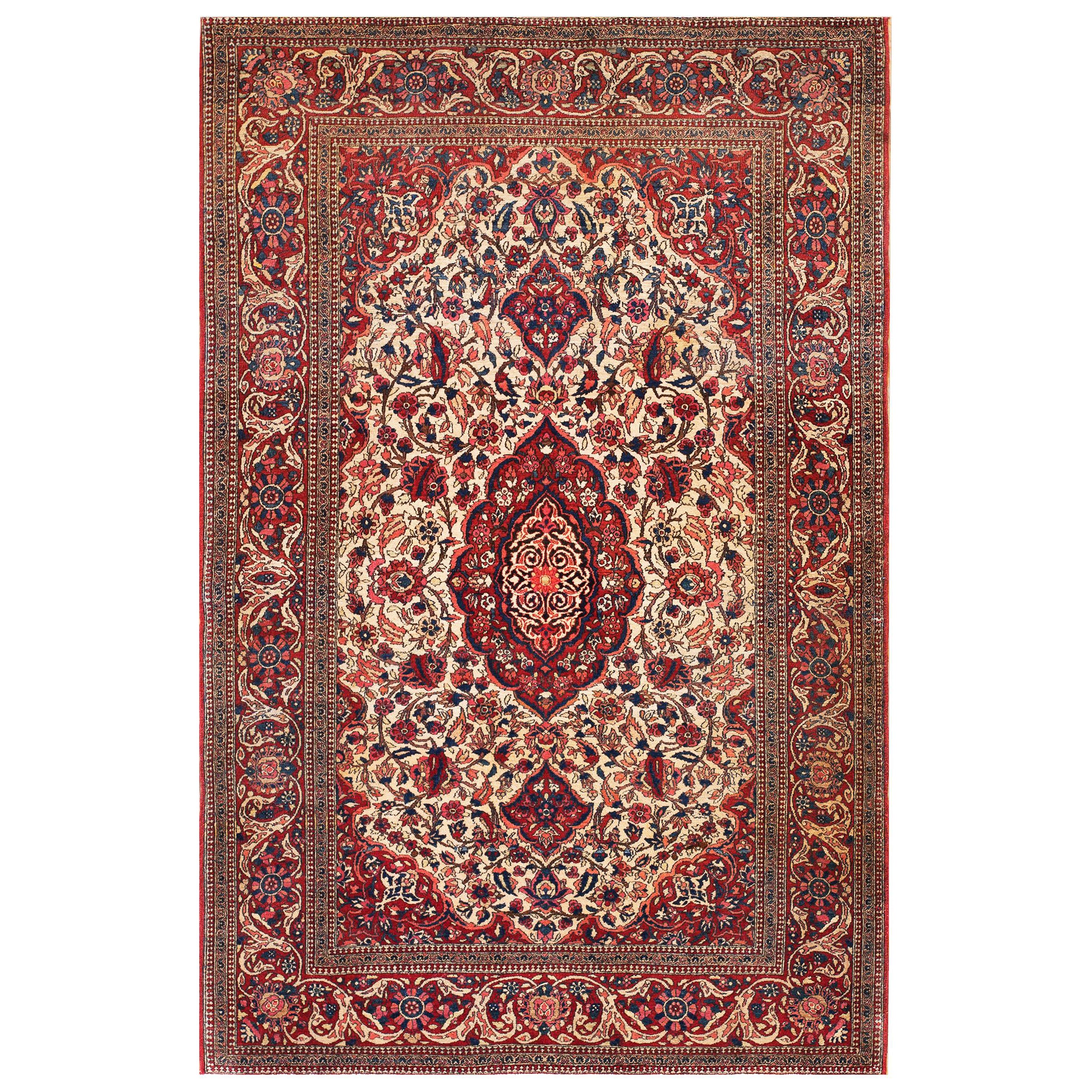 Early 20th Century Persian Isfahan Carpet ( 4'8" x 6'10" - 143 x 208 ) For Sale