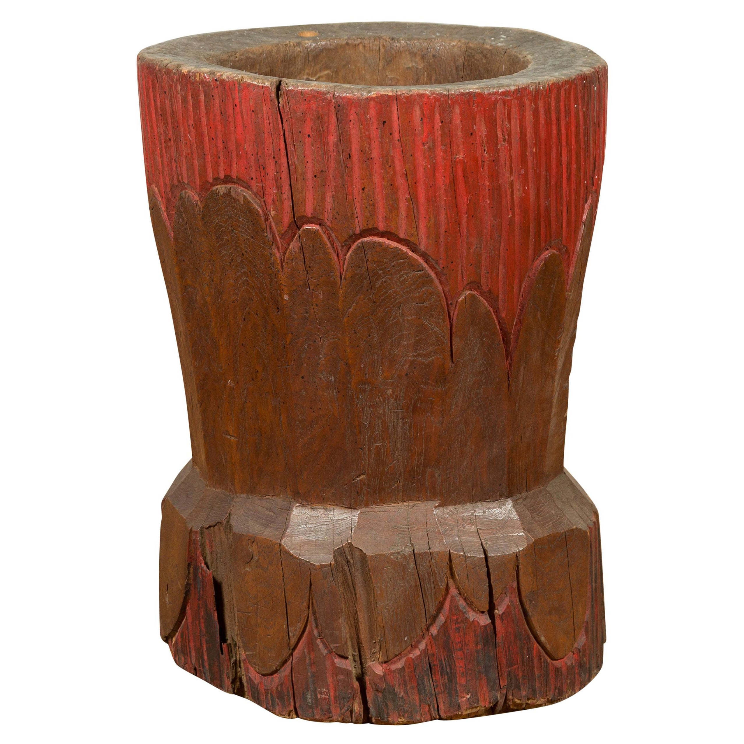 Antigua Jardinera Japonesa de Madera Rústica con Diseño Floral y Pátina Roja