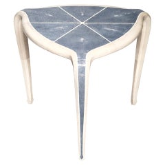 Table tripode contemporaine authentique en galuchat bleu marine