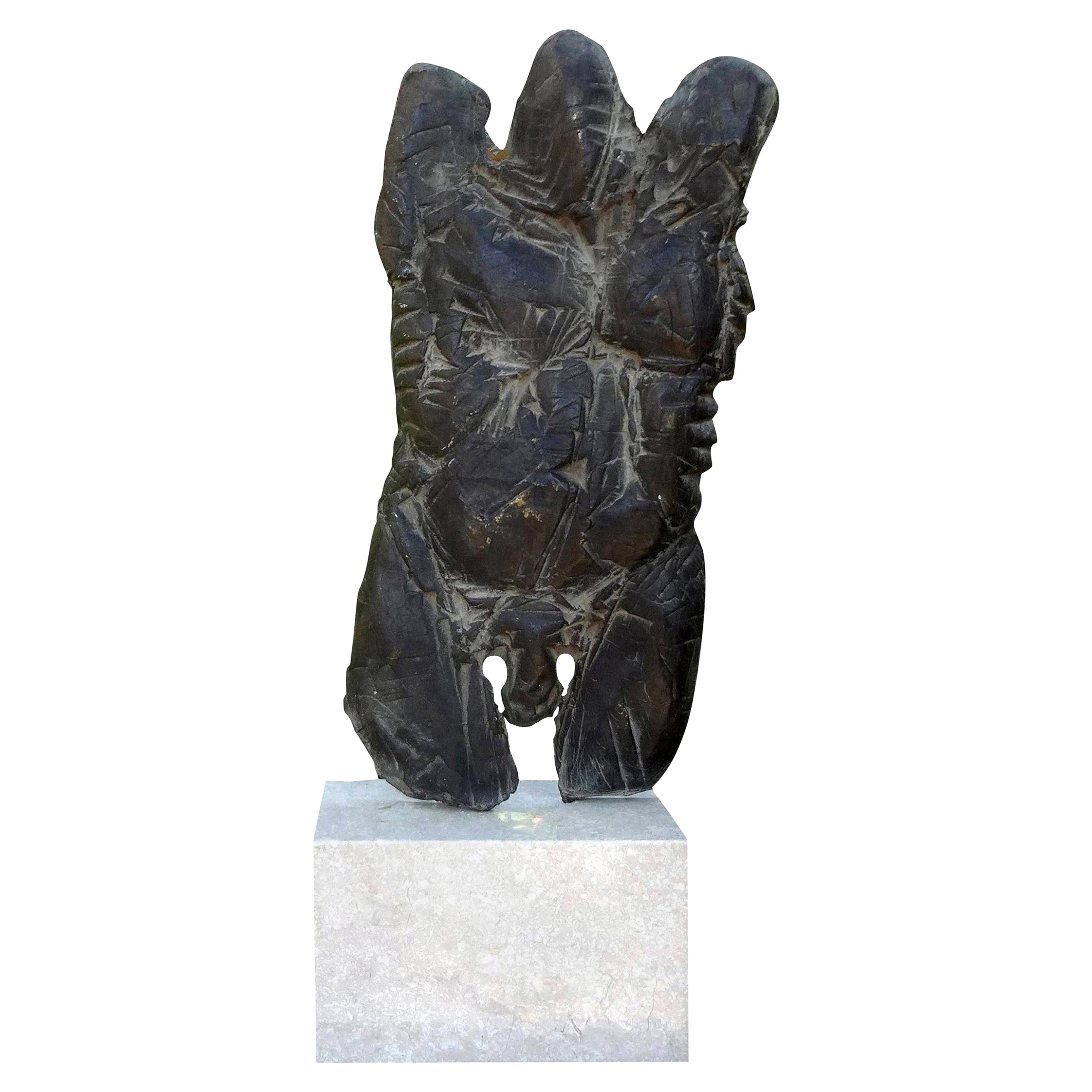 Torse masculin abstrait d'inspiration Brancusi, sculpture en bronze sur socle en marbre
