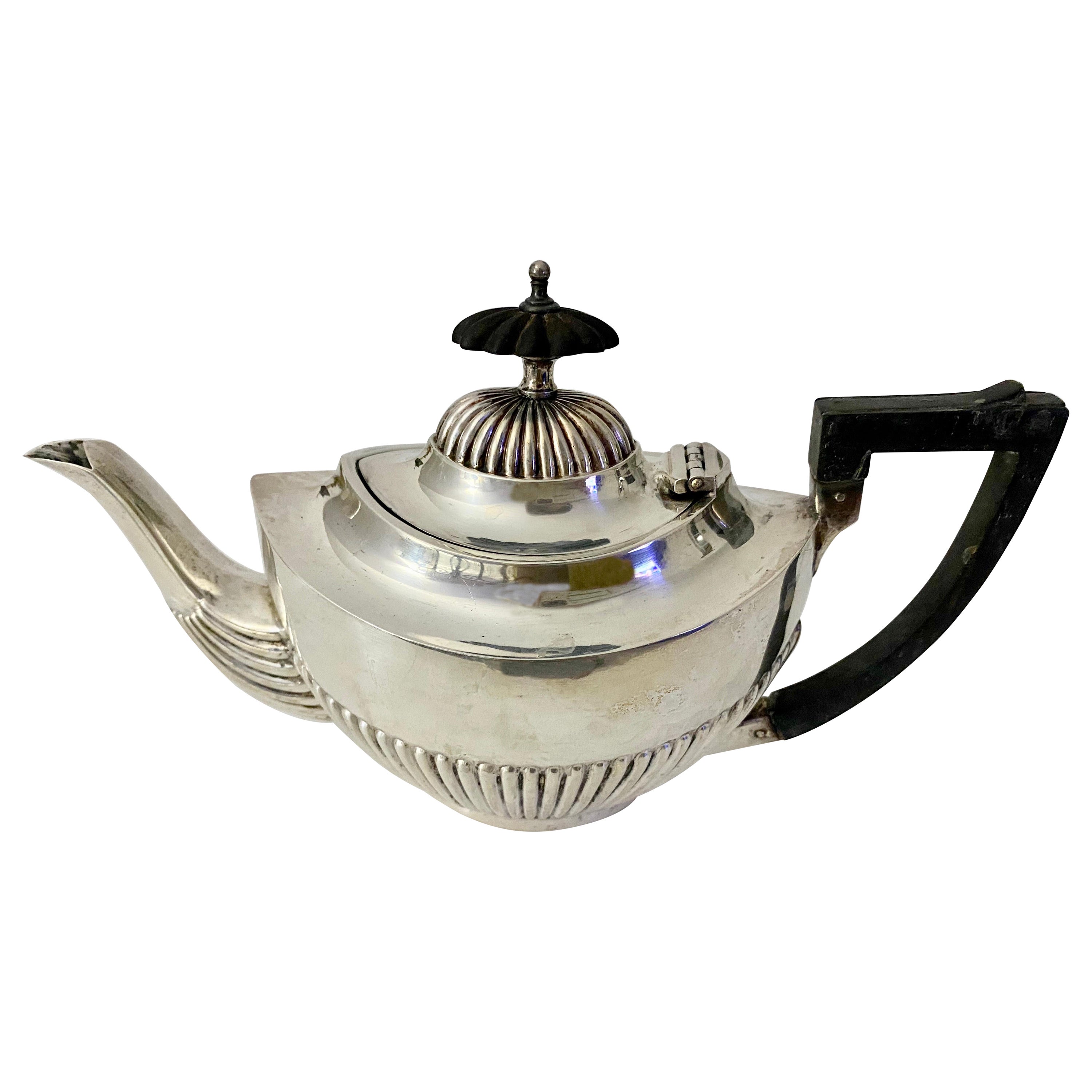 Antike Silber-Teekanne „Bachelor“ aus Silber im Angebot