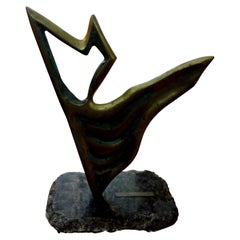 Escultura abstracta de bronce de mediados de siglo firmada Yone Di Alerigi