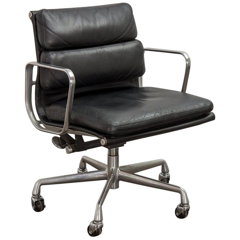 Eames Soft Pad Management Chair in Camel