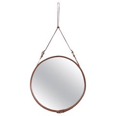 Espejo grande "Circulaire" de Jacques Adnet en piel tostada para GUBI