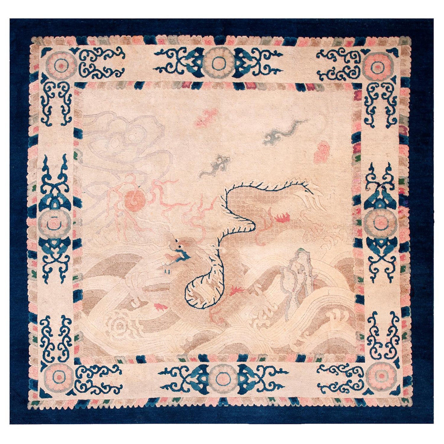 Chinesischer Peking-Teppich des frühen 20. Jahrhunderts ( 4'10" x 5'2" - 147 x 158") im Angebot