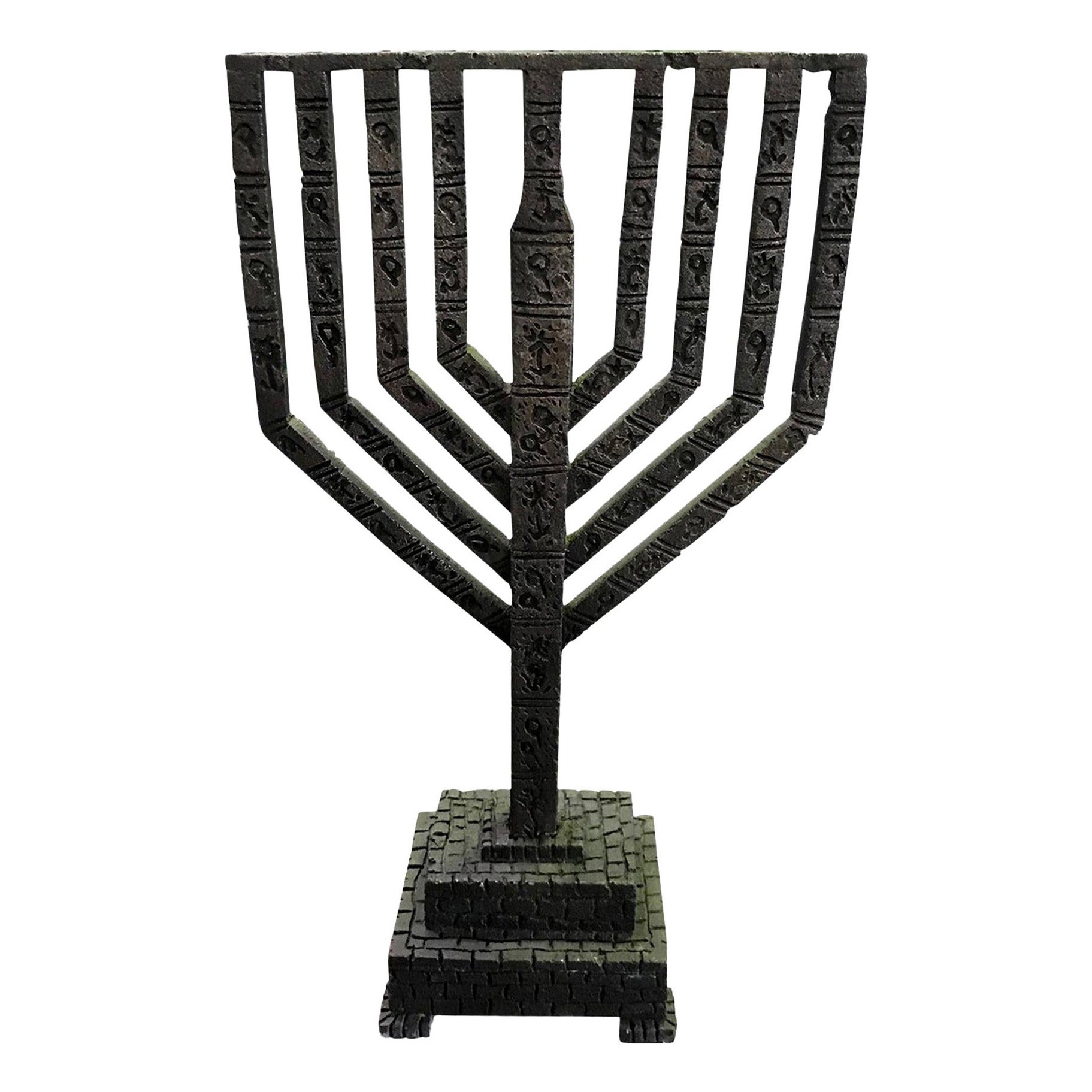 Große, schwere, brutalistische, handgeschmiedete israelische Hanukkah-Menorah-Skulptur aus Eisen im Angebot