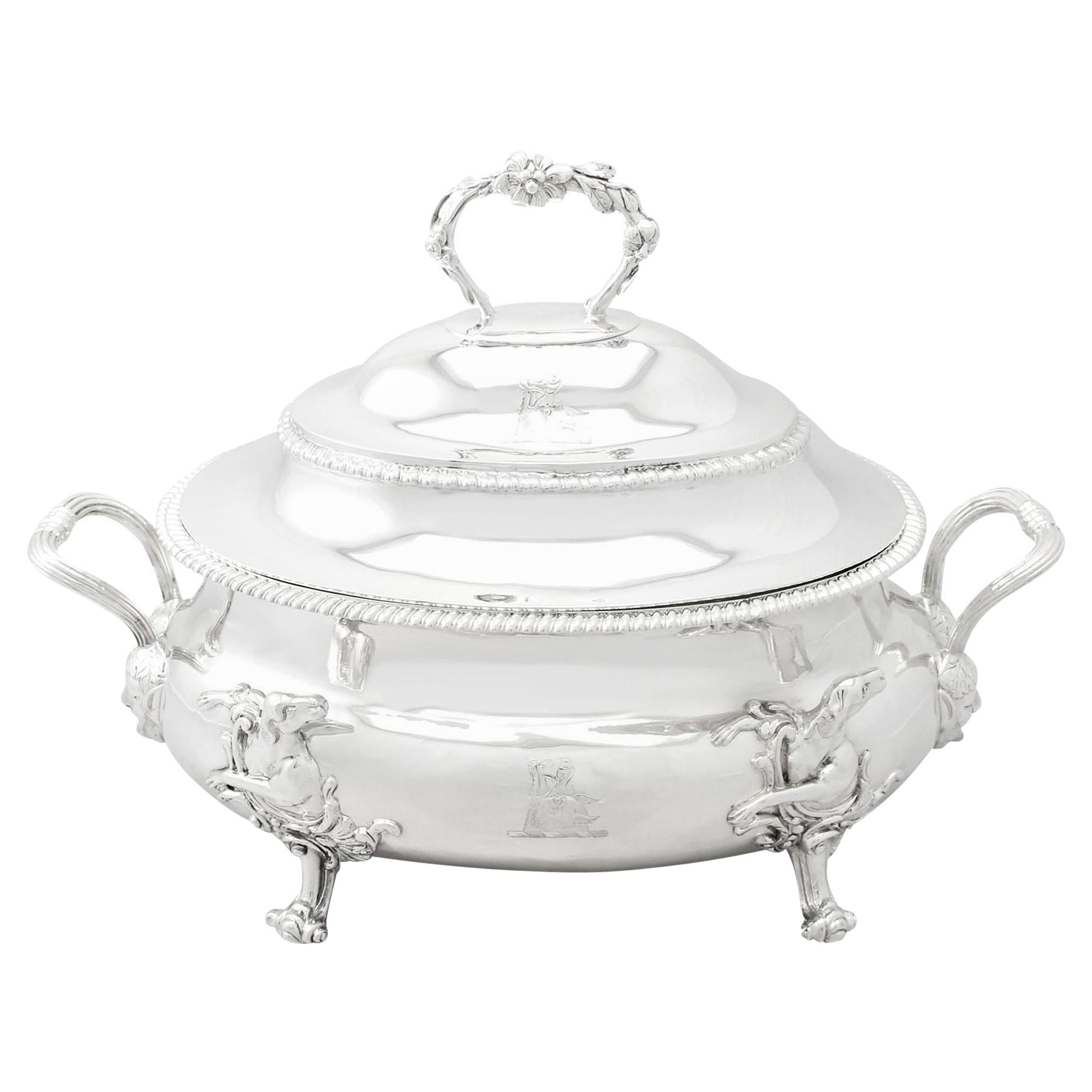 Sopera inglesa georgiana antigua de plata de ley