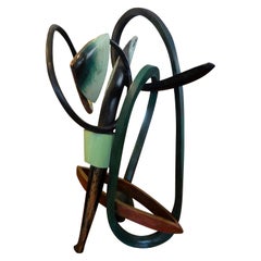 Escultura abstracta modernista de madera curvada