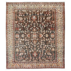 Quadratischer antiker persischer Malayer-Teppich mit braunem Feld und stilisiertem Blumenmuster, quadratisch