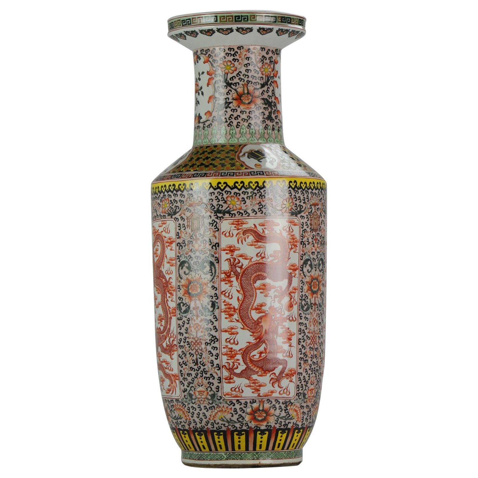 Vase dragon en porcelaine de Chine du 20ème siècle, milieu du 20ème siècle