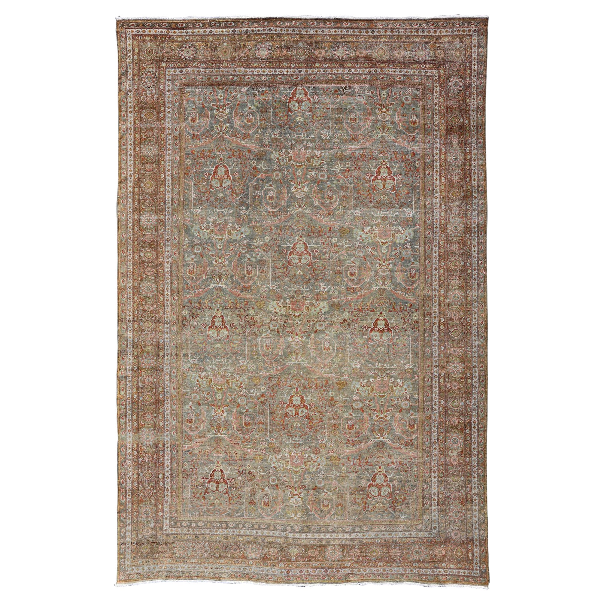 Ancien tapis persan vieilli Sultanabad à fond gris, bleu, vert, rouge