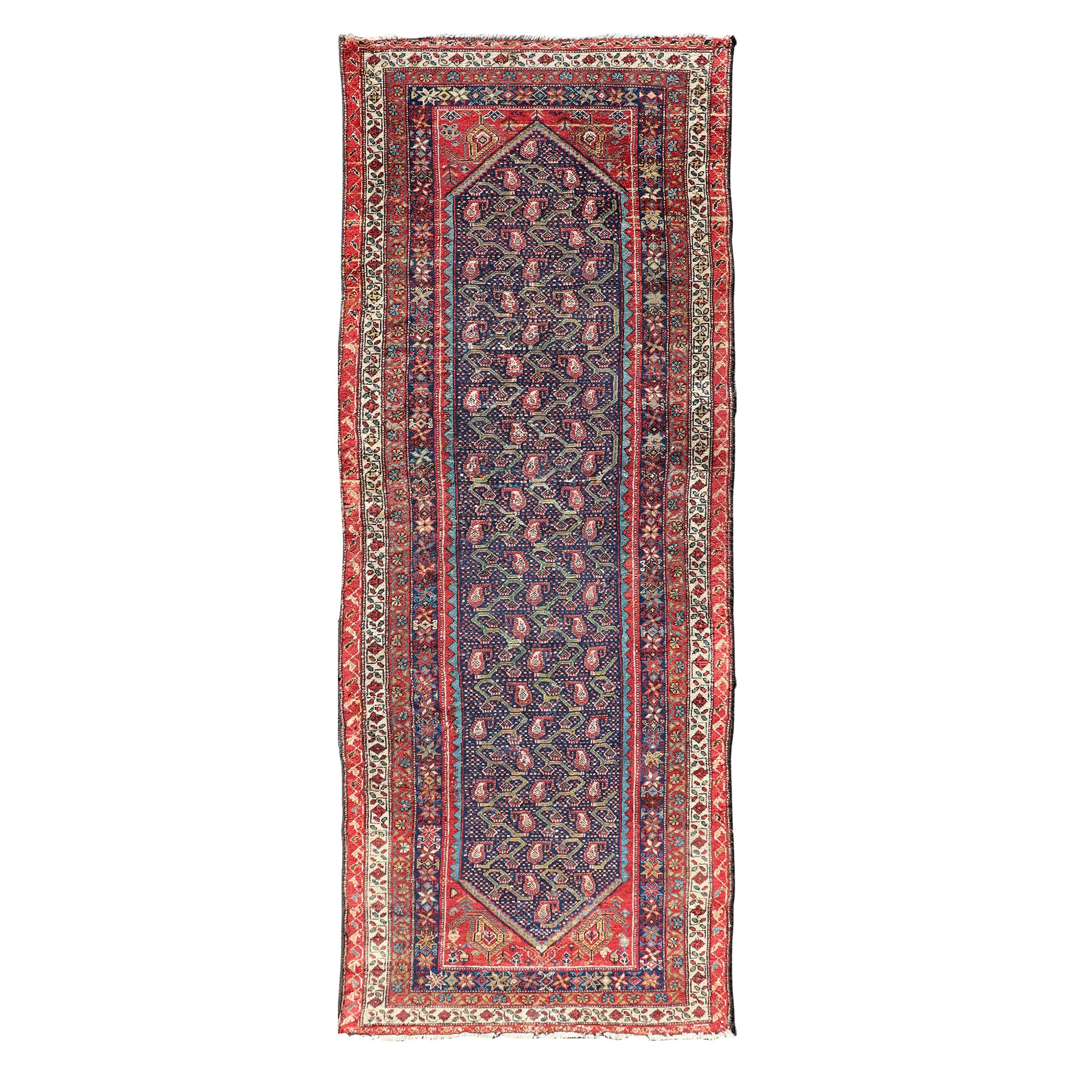 Tapis de couloir persan ancien Malayer avec motif sous-géométrique sur toute sa surface en multicolore