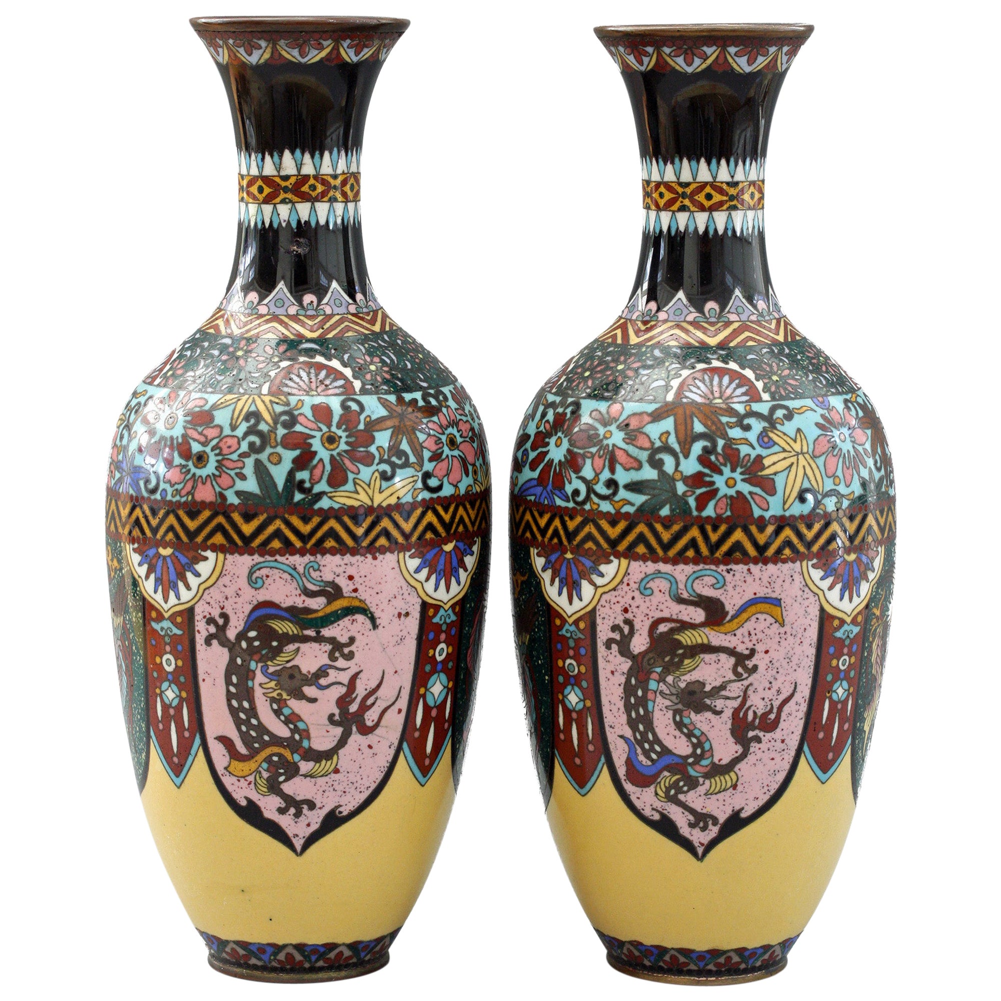 Vase Japonais En Porcelaine Rouge – Motif Dragon – Fabrication Japon