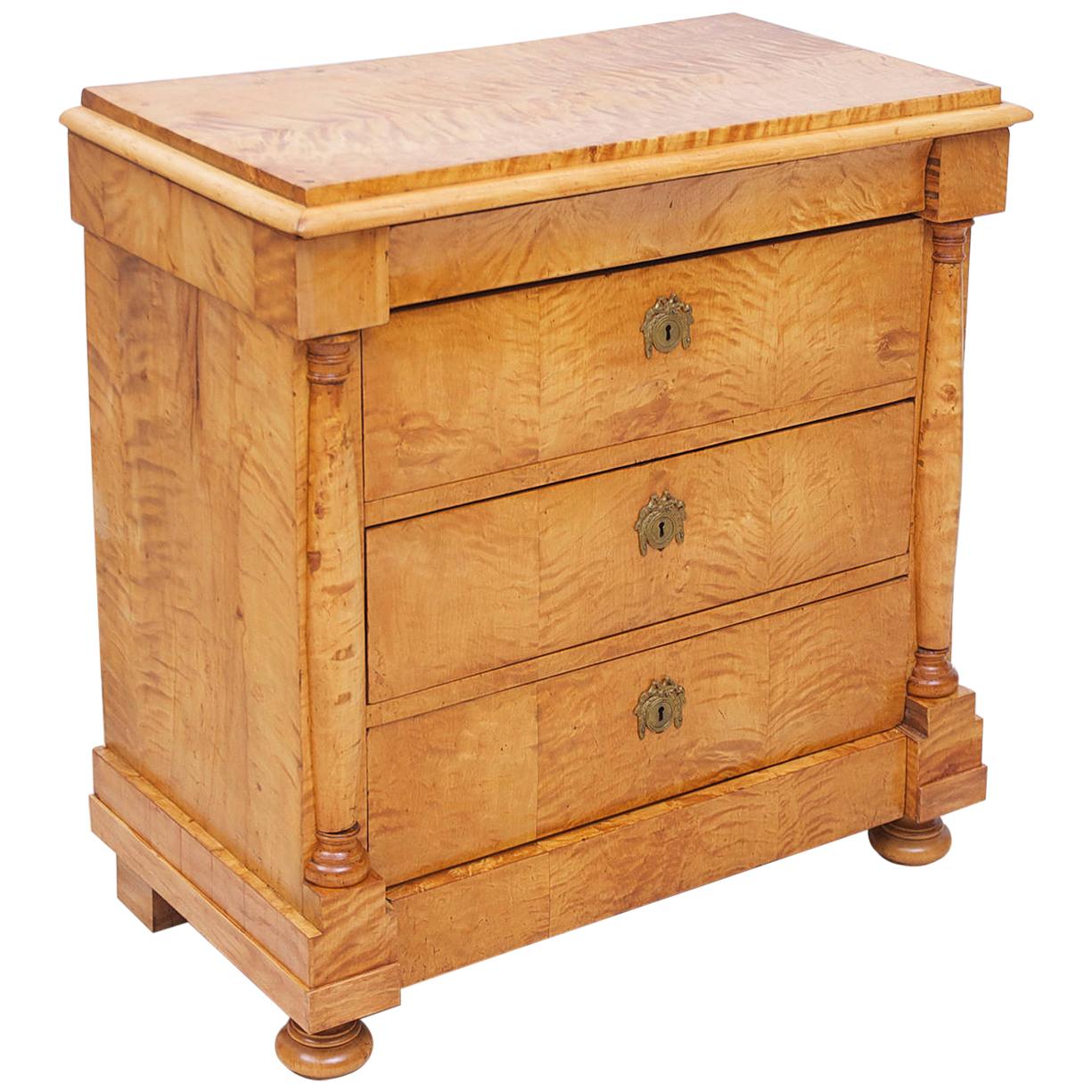Swedish Biedermeier / Empire Chest of Drawers in Quilted Birch, circa 1820 For Sale